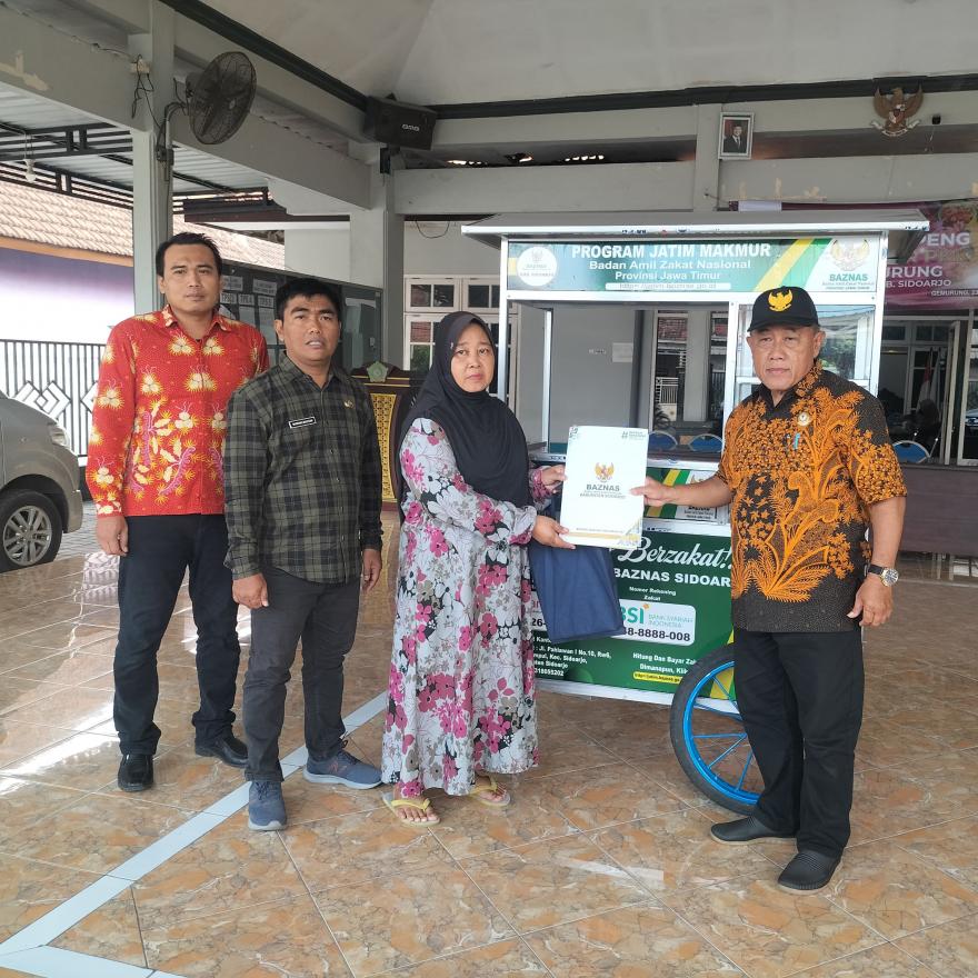 Warga Desa Gemurung Terima Bantuan Gerobak Usaha dari Baznas Sidoarjo